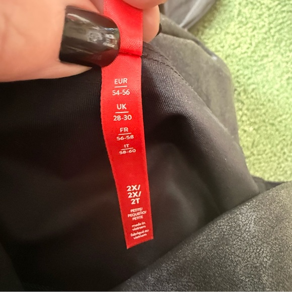 SPANX Shiny Black Leggings - Picture 6 of 9